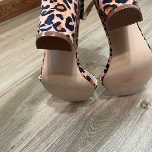 LULU’S animal print heels - Picture 5 of 8